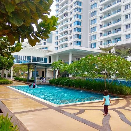 Putra 1 Pool Homestay Bandar Seri Putra Kampong Sungai Buah Экстерьер фото